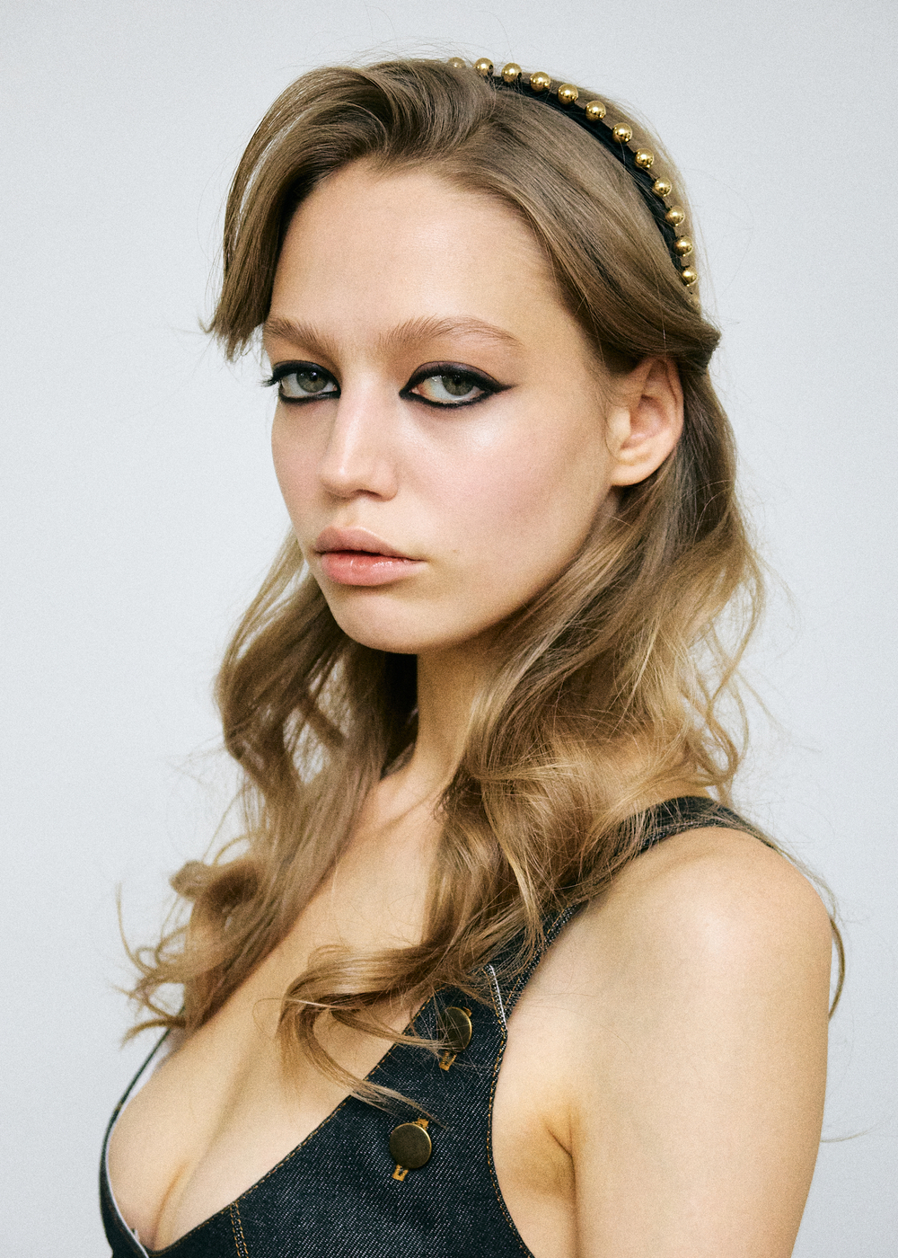 Ободок с мелкими золотыми шарами