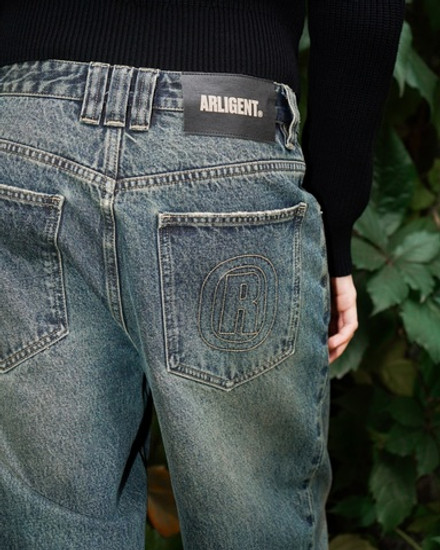 Джинсы-трубы с винтажным эффектом