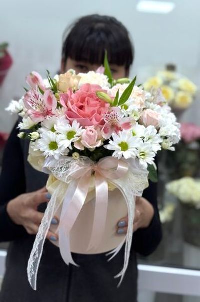 Цветы в шляпной коробке