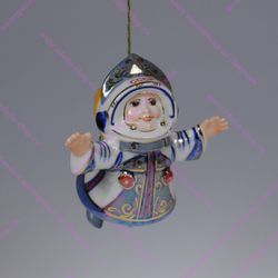 Фарфоровая ёлочная игрушка "Снегурочка-космонавт"