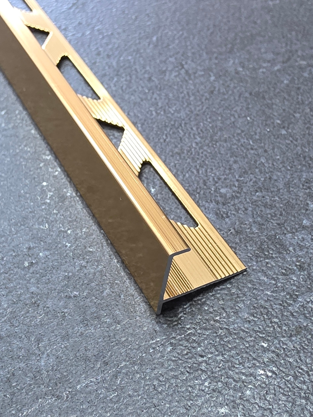 АЛТП(мини) 10мм "DO-4" 2,7м Латунь имитация окантов. анод. алюм.