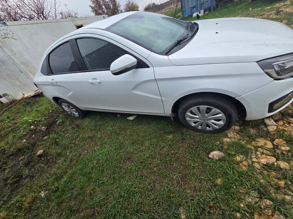 LADA VESTA Седан Life 1.6 106hp 5MT