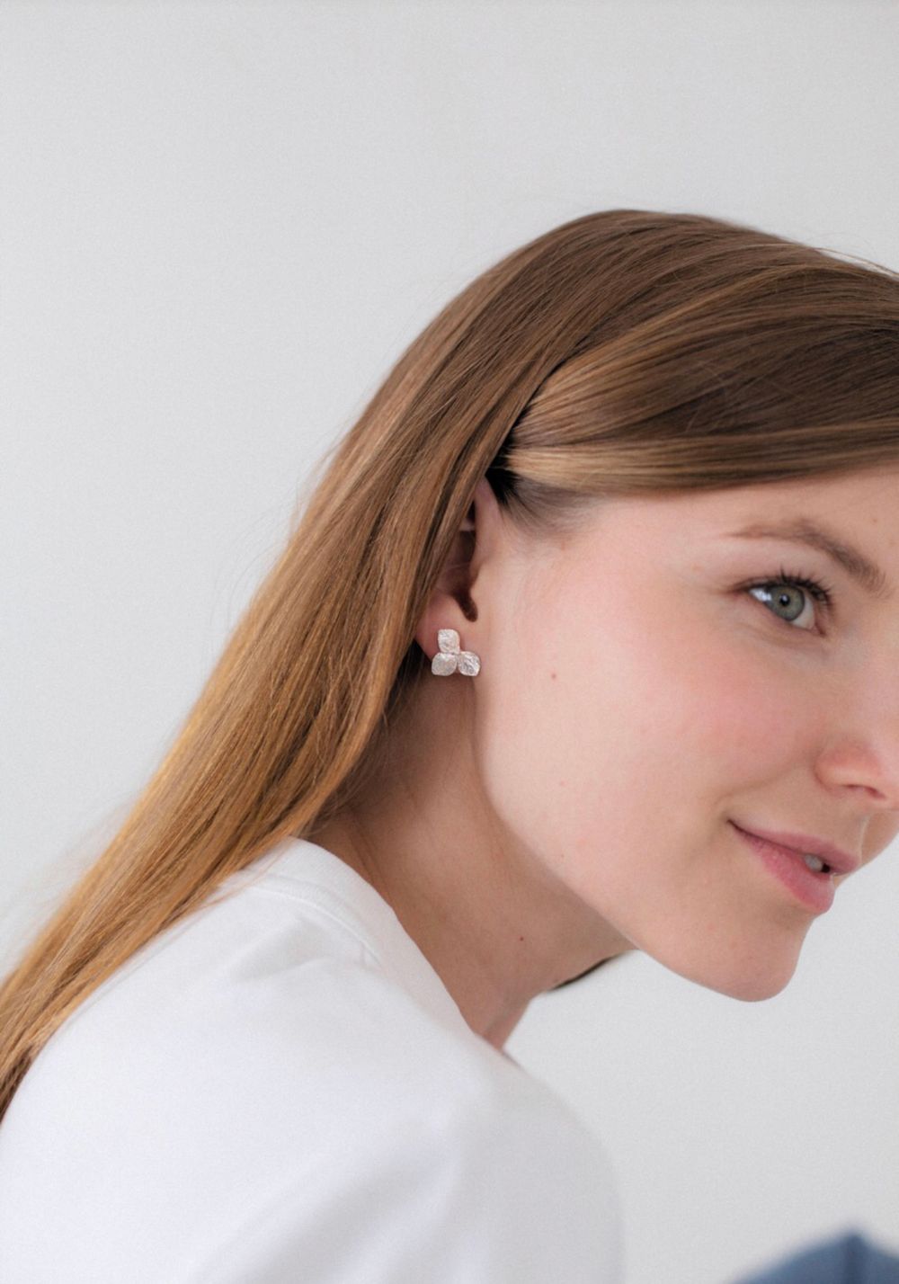 Серьги-протяжки Гортензия ассиметрия