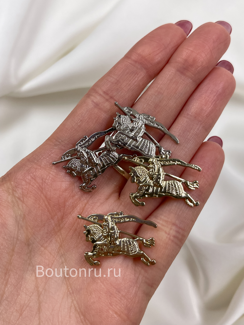 Металлический логотип Барб. серебристый