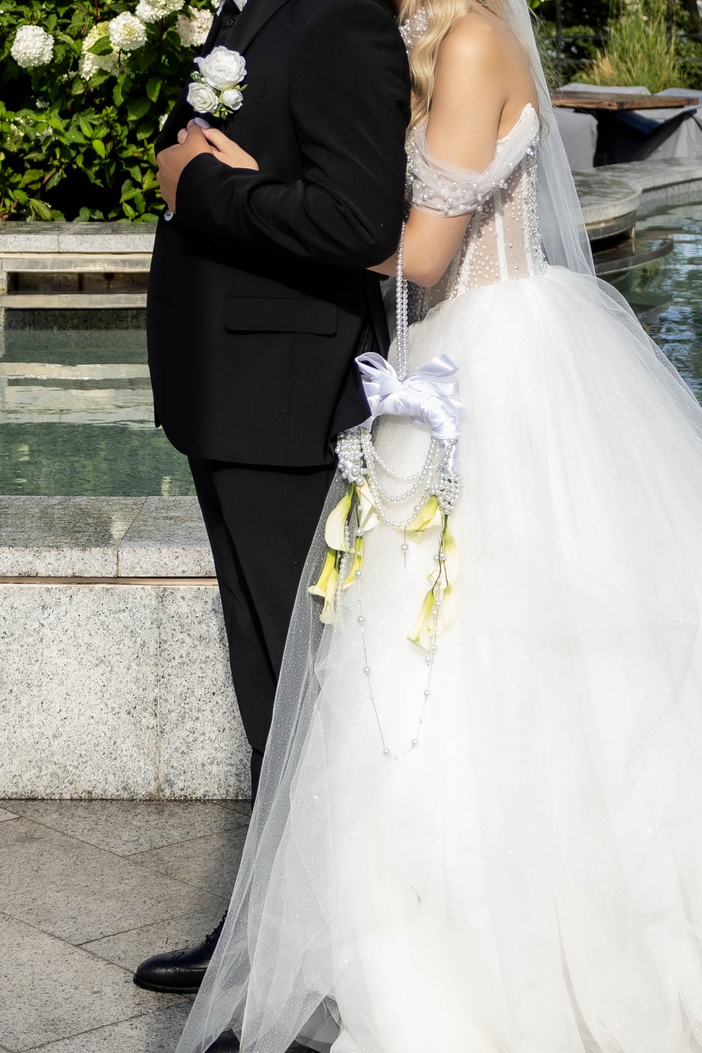 Тренд сезона ! Букет невесты Сумочка каллы с жемчугом