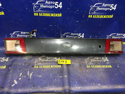 Вставка в багажник центральная NISSAN SUNNY 1995