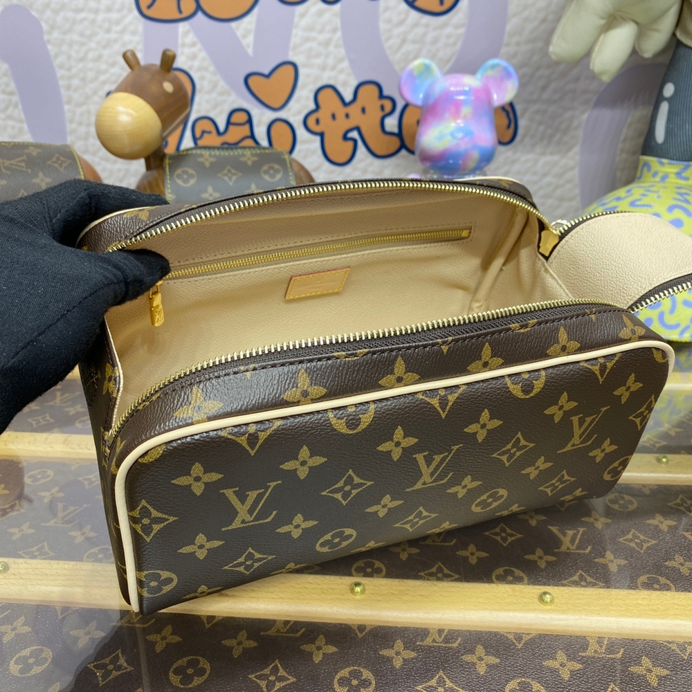 Louis Vuitton Dopp Kit