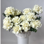 Букет из 25 белых французских роз в корзине