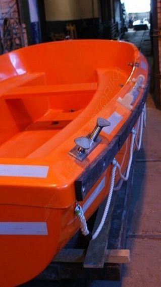 Шлюпка дежурная ДШ-6