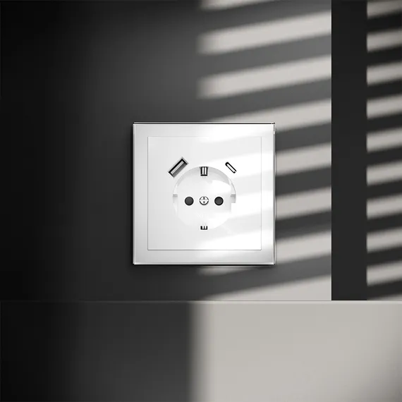 Розетка встраиваемая VOLTUM S70 с заземлением и защитными шторками, 16А, с USB, A+С, (белый глянцевы vls040501