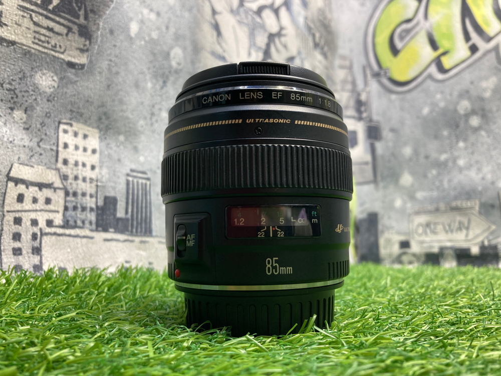 Canon EF 85mm 1.8 USM