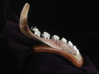 Семь мамонтов на роге, композиция