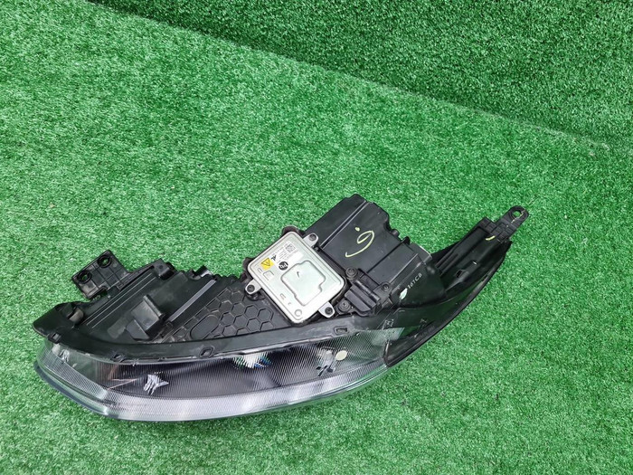 Фара правая Kia Sportage 4 QL (2016-2018) ксенон