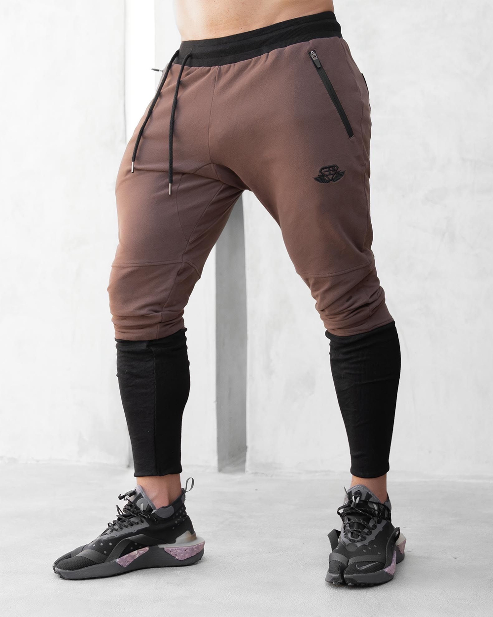 Штаны BODY ENGINEERS Tulum Jogger Dune Mahogany