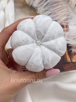 Игольница белая кружевная на деревянной основе