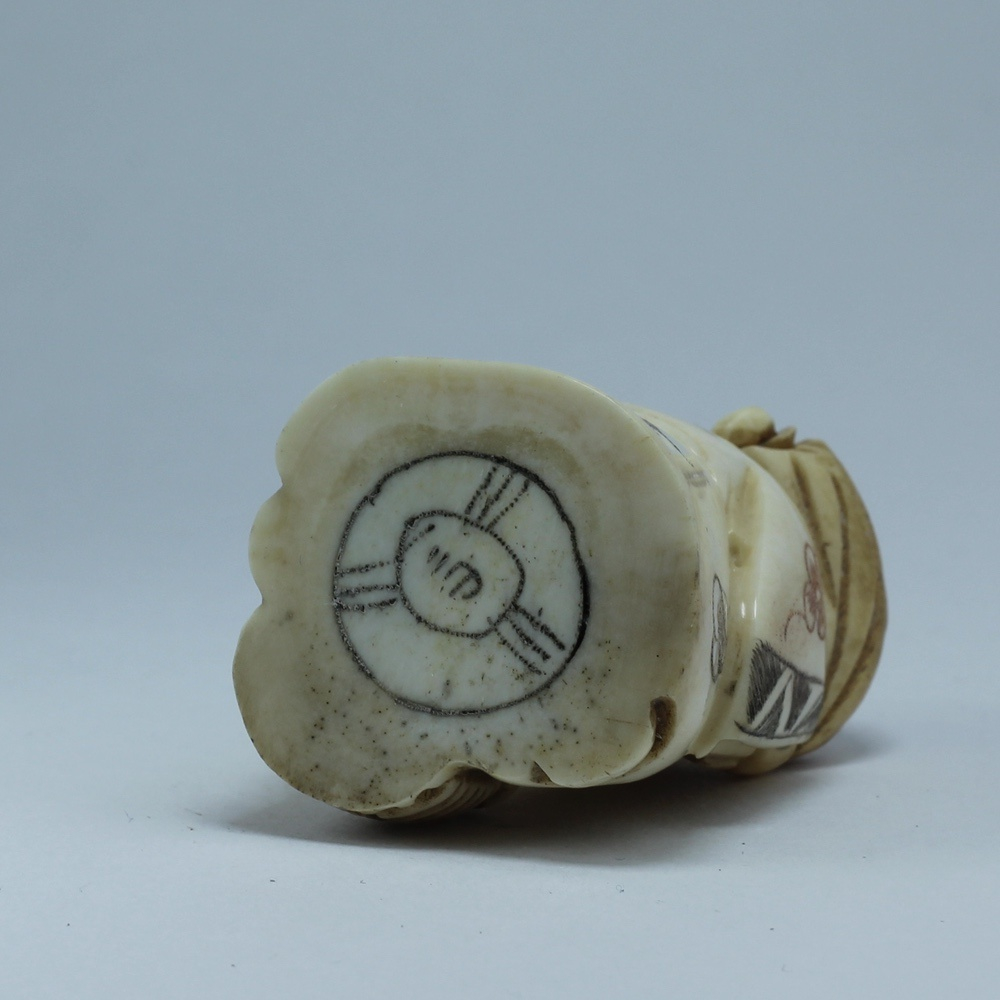 Нэцкэ Фукурокудзю с кукурузой и корзиной рыбы