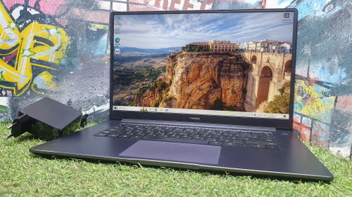 Ноутбук Huawei Ryzen 7/8Gb/FHD