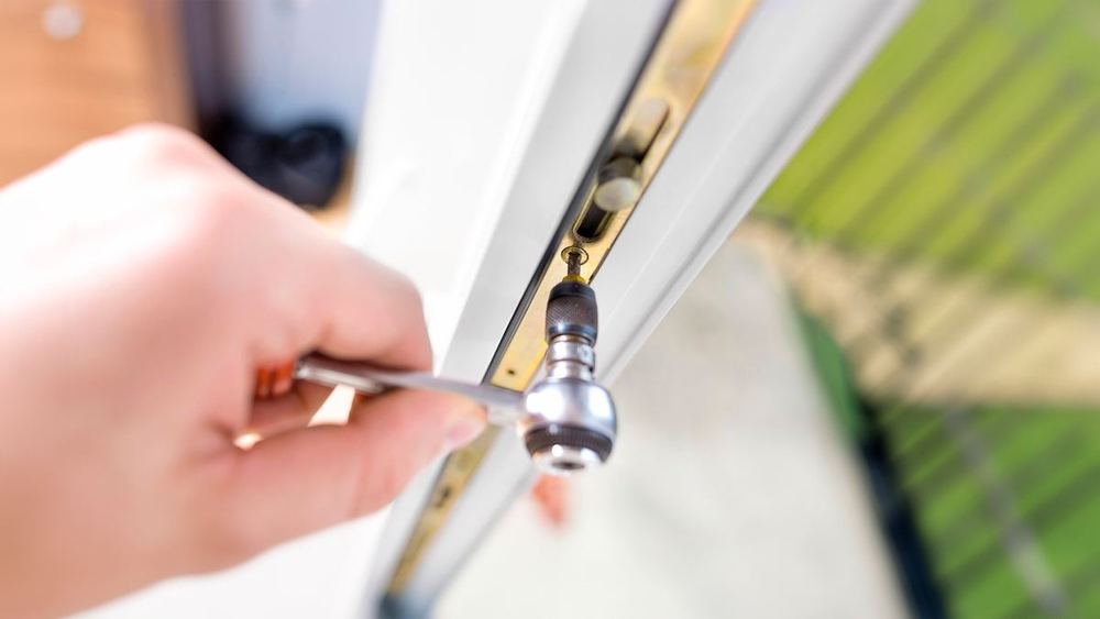 Устранение провисания окна и балконной двери