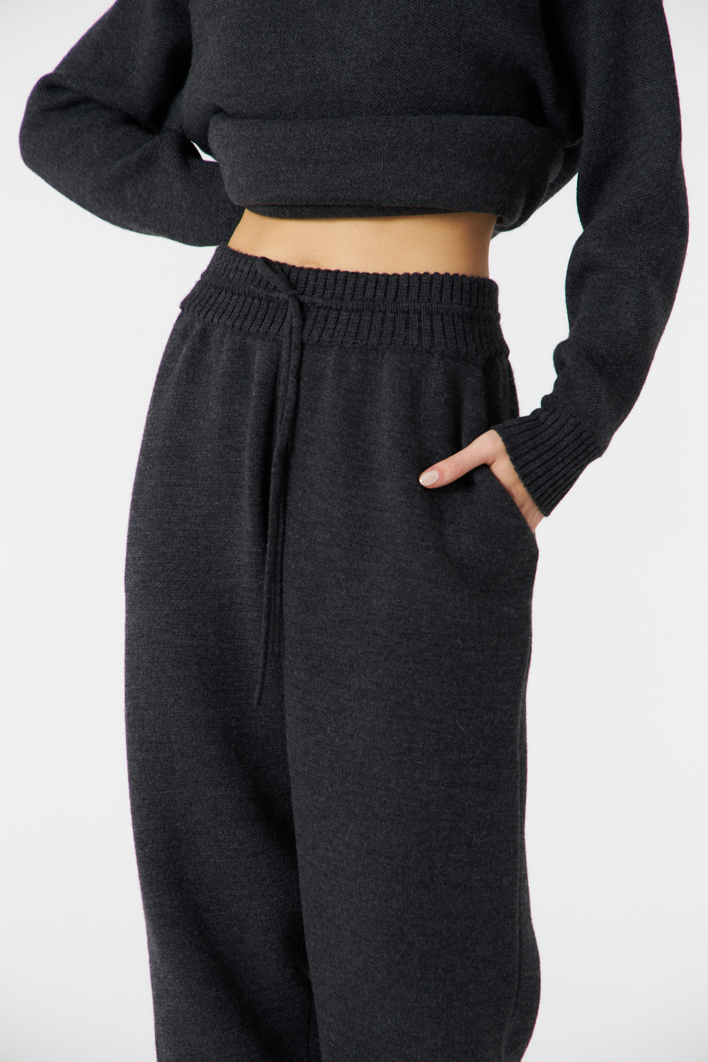 Брюки вязаные на резинке темный графит