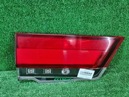 Фонарь правый внутренний Toyota Hiace H300 (19-нв)