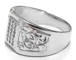 Ювелирное кольцо из серебра с фианитами