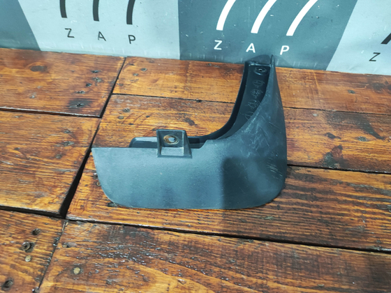 Брызговик задний правый Kia Mohave (HM) 16-20 Б/У Оригинал 868422J700