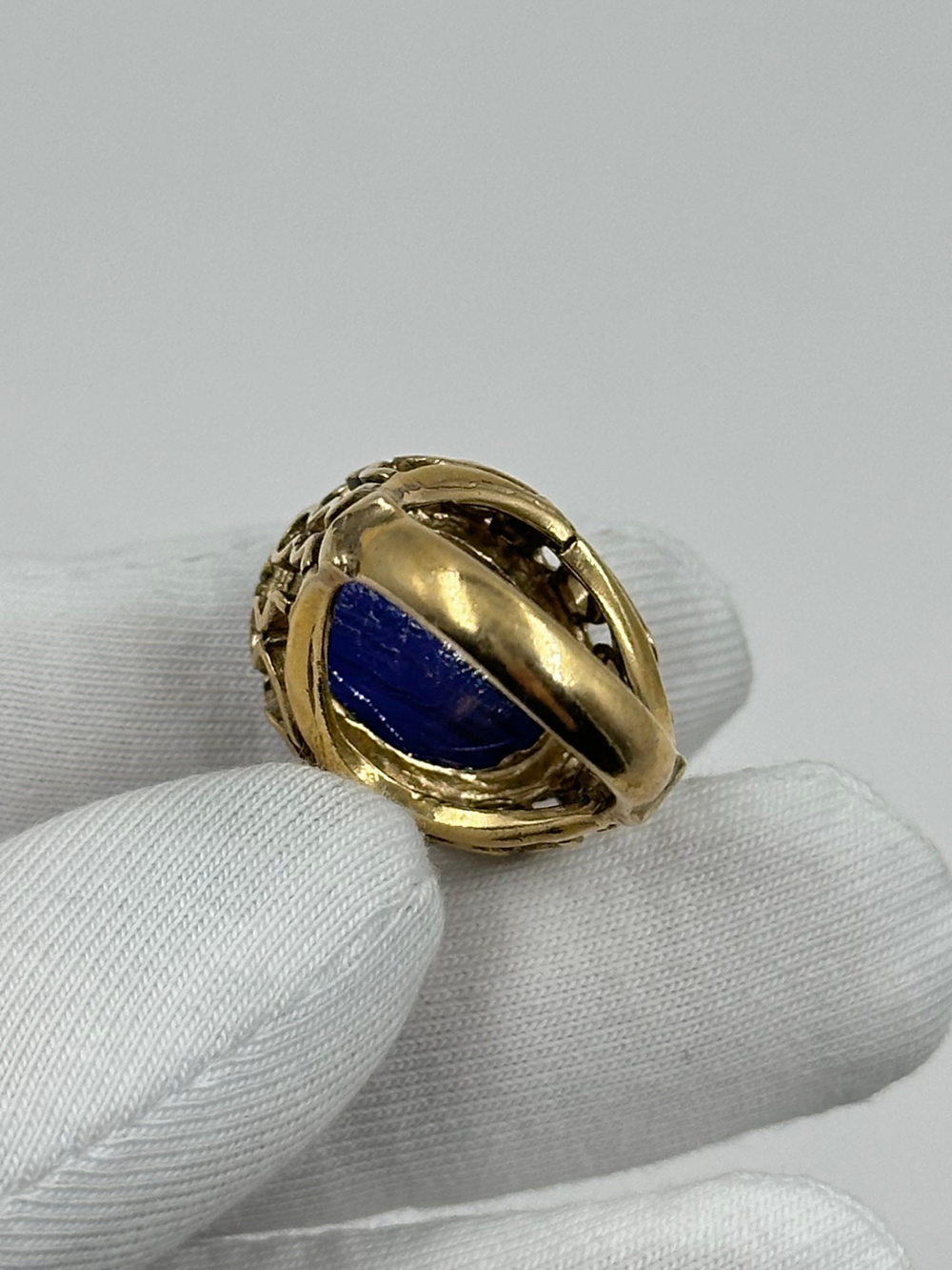 Кольцо с синей вставкой