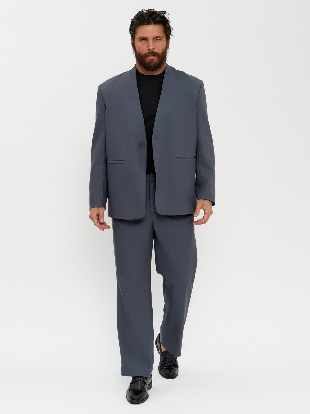 Однобортный костюм без ворота