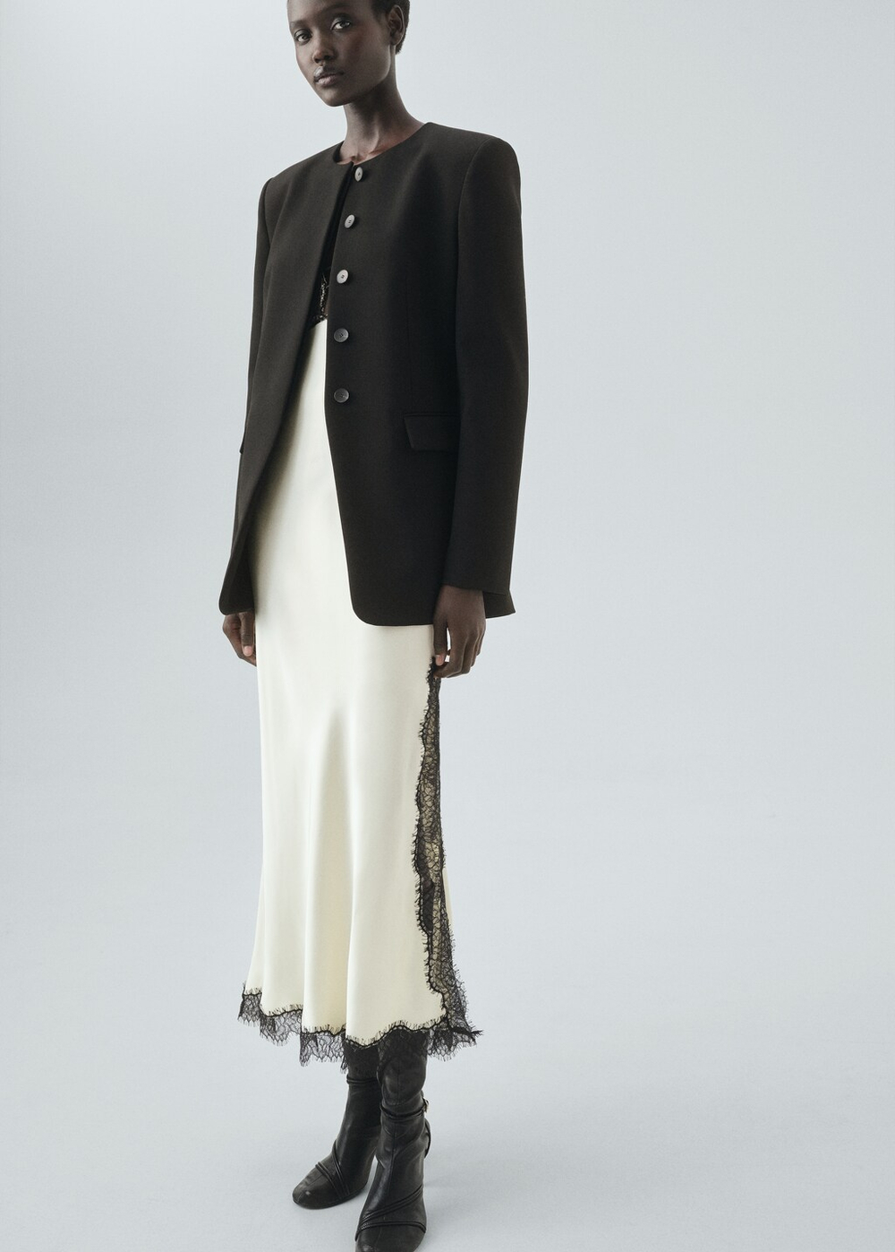 Костюмный пиджак приталенного кроя