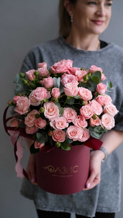 Шляпная коробка из роз