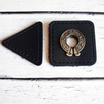 Нашивка. Черная кожа+никель, 3,5 см