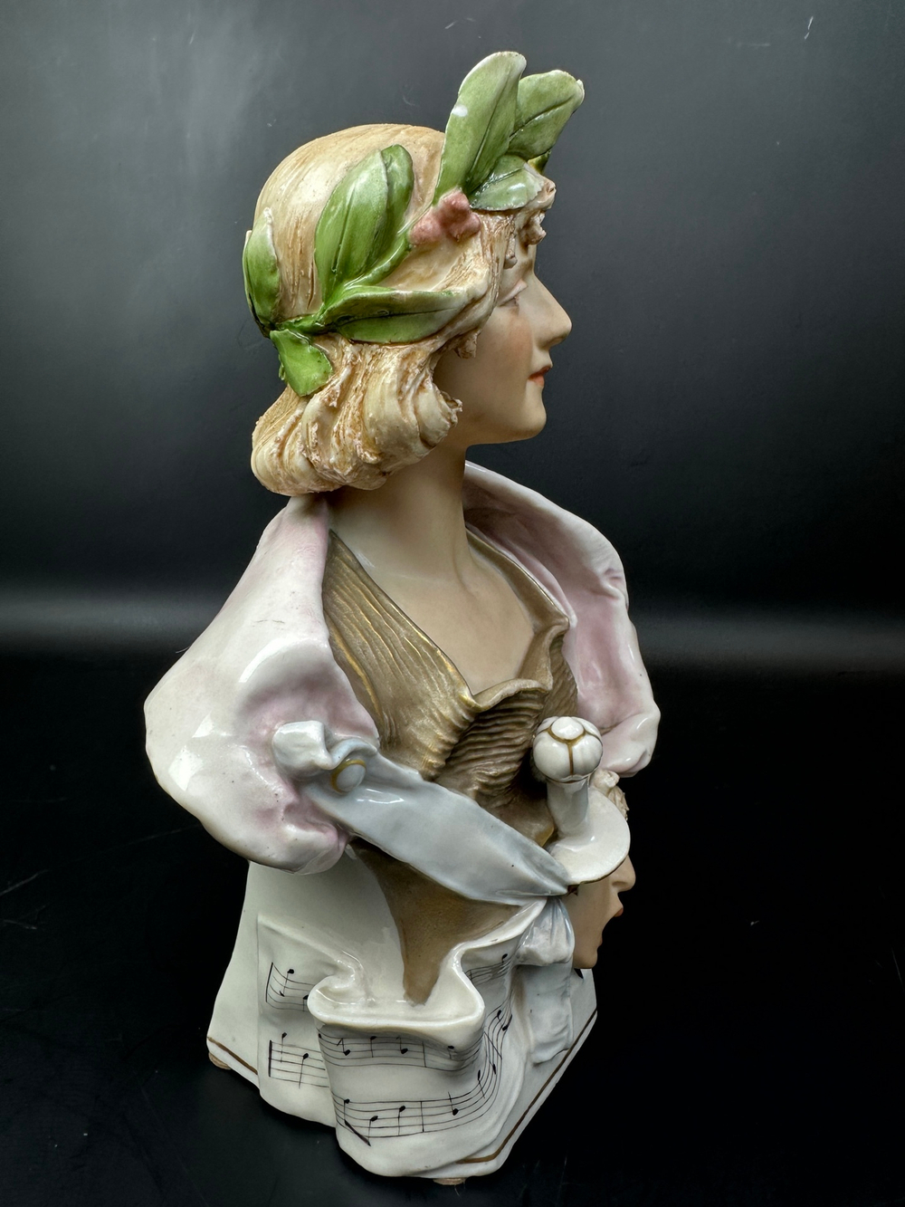 Бюст девушки