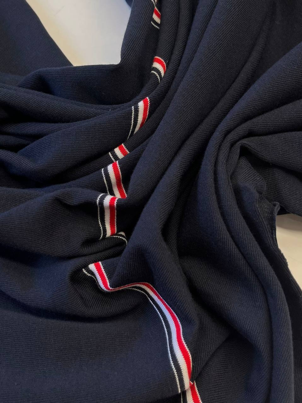 Трикотаж хлопковый Thom Browne темно-синий в разноцветную полоску