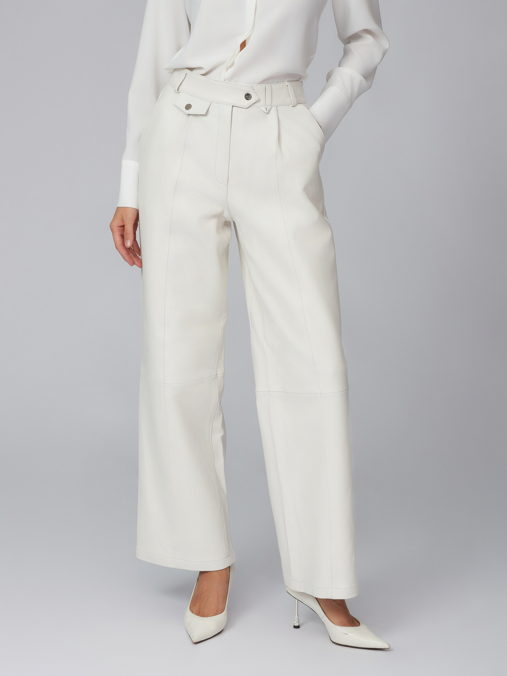 Женские кожаные брюки белые прямого кроя