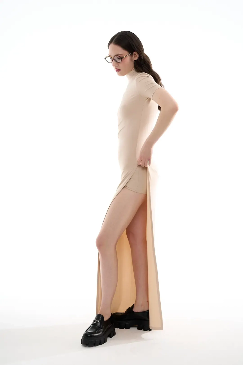 Облегающее платье с разрезом