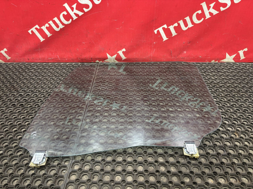 Стекло двери левой