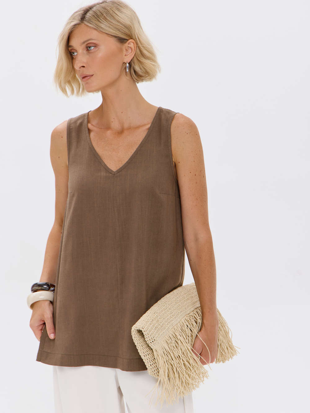 Удлиненный топ из льна с V-вырезом