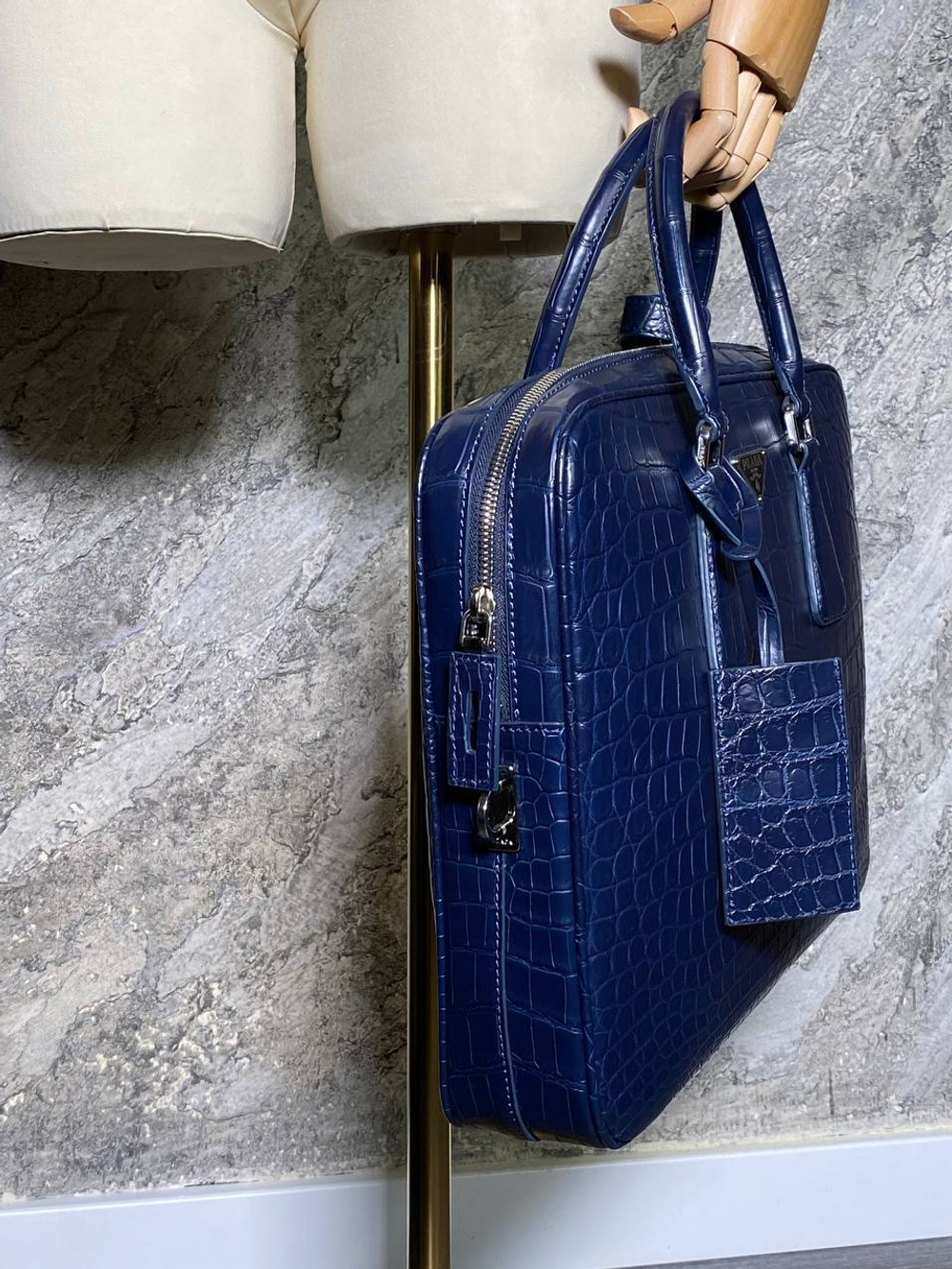 Портфель из кожи крокодила Prada