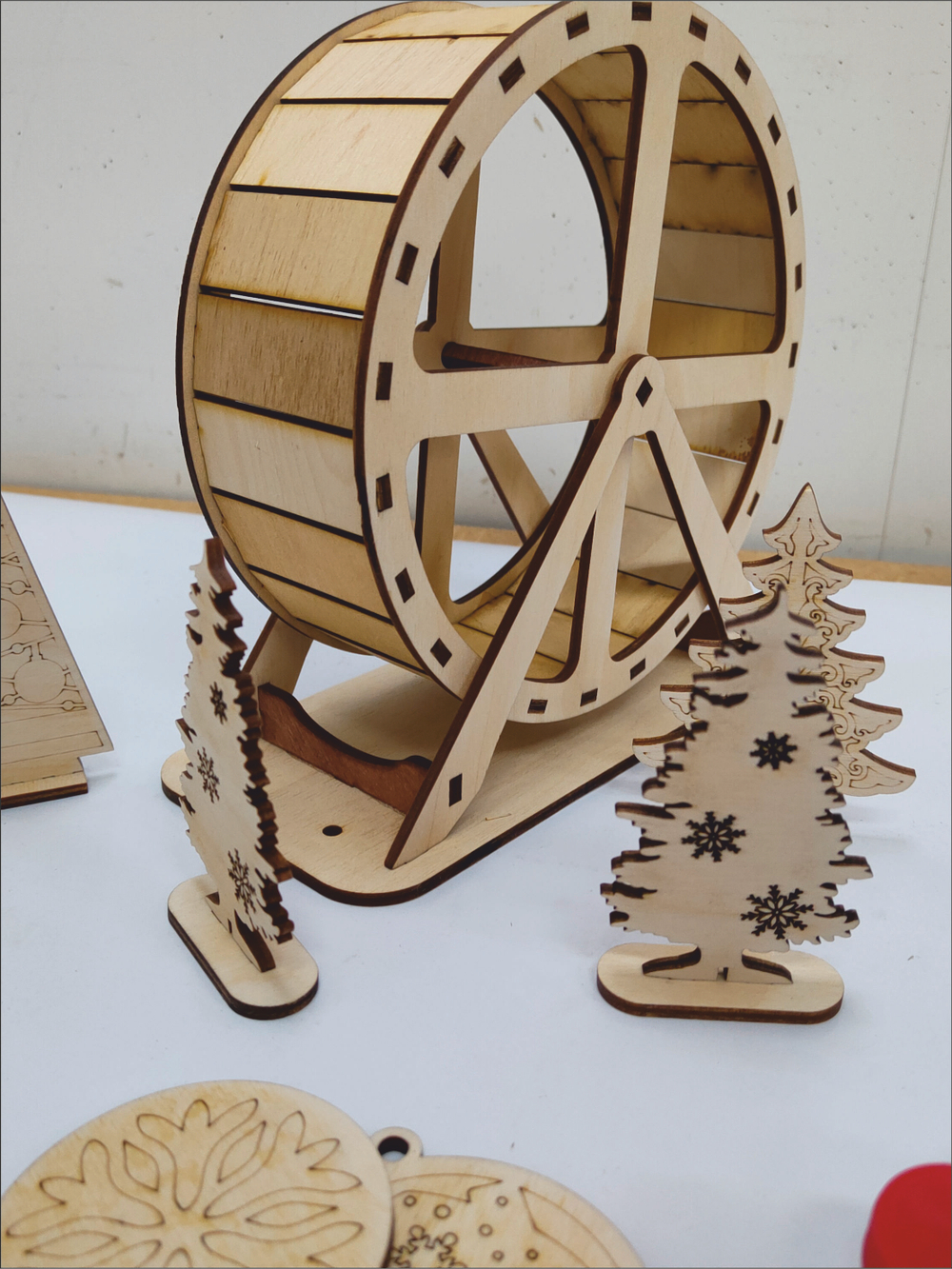 Новогоднее беговое колесо для грызуна 20см