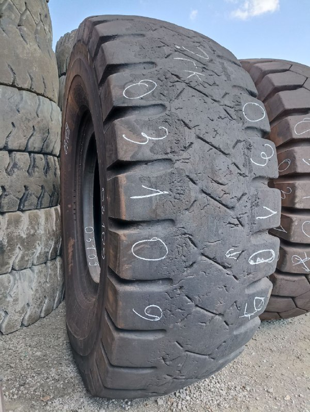 33.00R51 Bridgestone VRDP шина б/у
