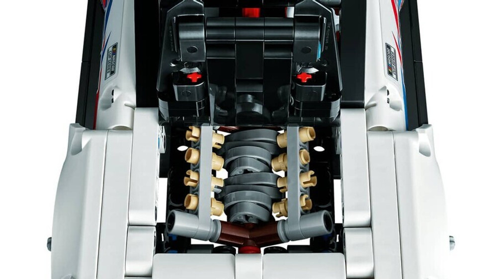 Конструктор LEGO Technic 42153 NASCAR Chevrolet Camaro ZL1 нового поколения