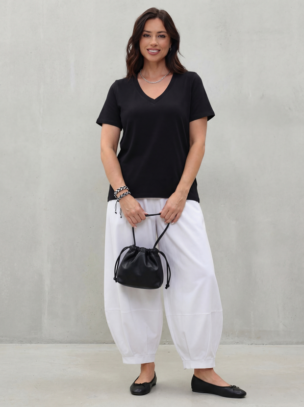 Футболка базовая черная V вырез