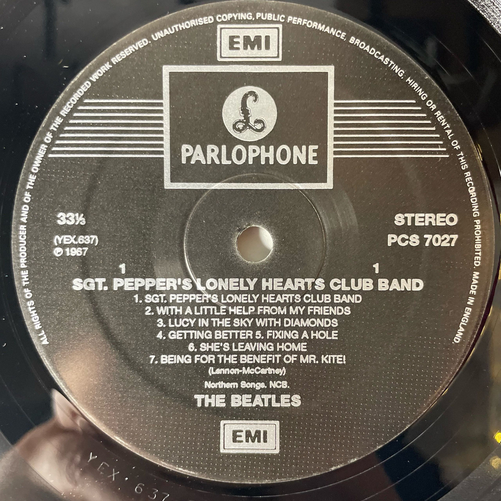 Винтажная виниловая пластинка LP The Beatles Sgt. Pepper's Lonely Hearts Club Band (Англия 1995)