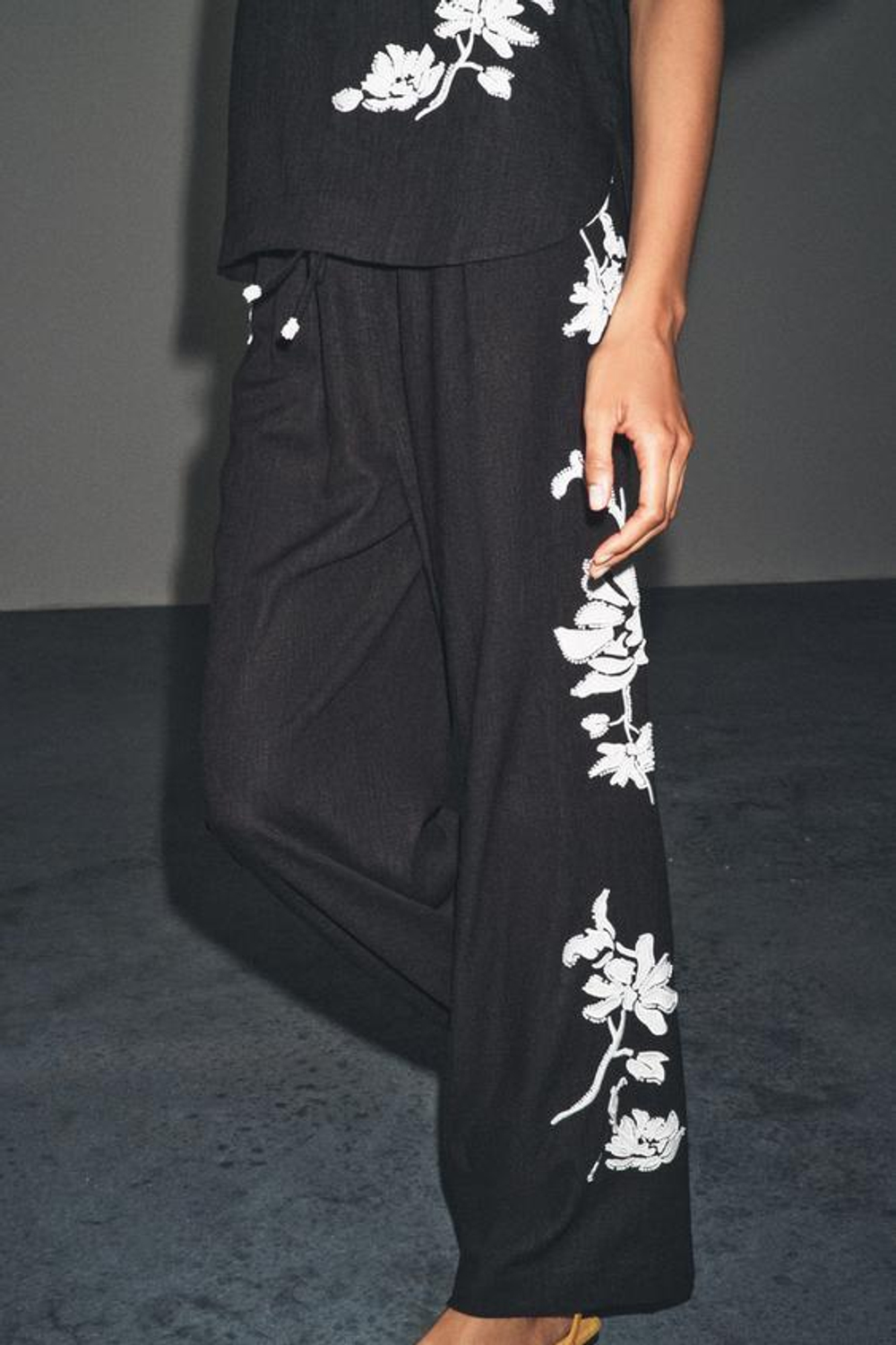 ZARA БРЮКИ С ВЫШИВКОЙ И БИСЕРОМ — ZW COLLECTION, ЧЕРНЫЙ/БЕЛЫЙ