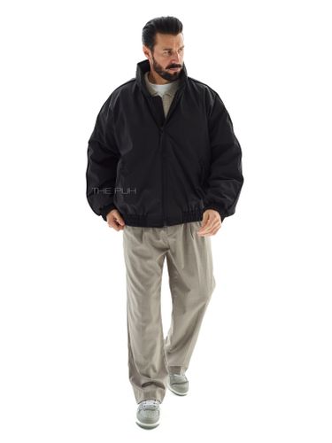 Утепленный черный бомбер на молнии