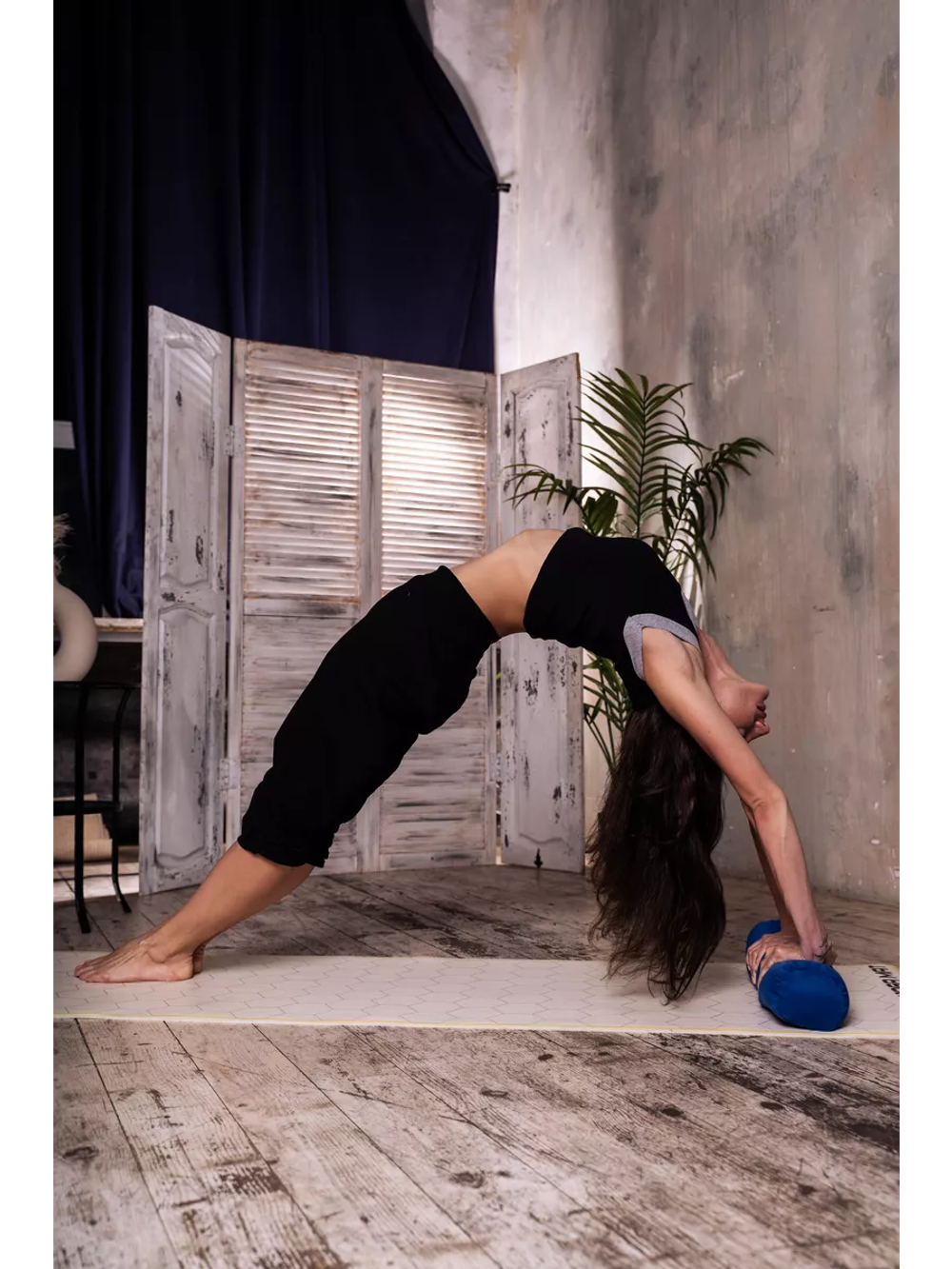 Валик из гречихи с хлопковым чехлом 45х15см