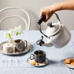 Le Creuset - Чайник Demi 1,1л розовый / артикул   92000900401000  / GTIN 630870167505