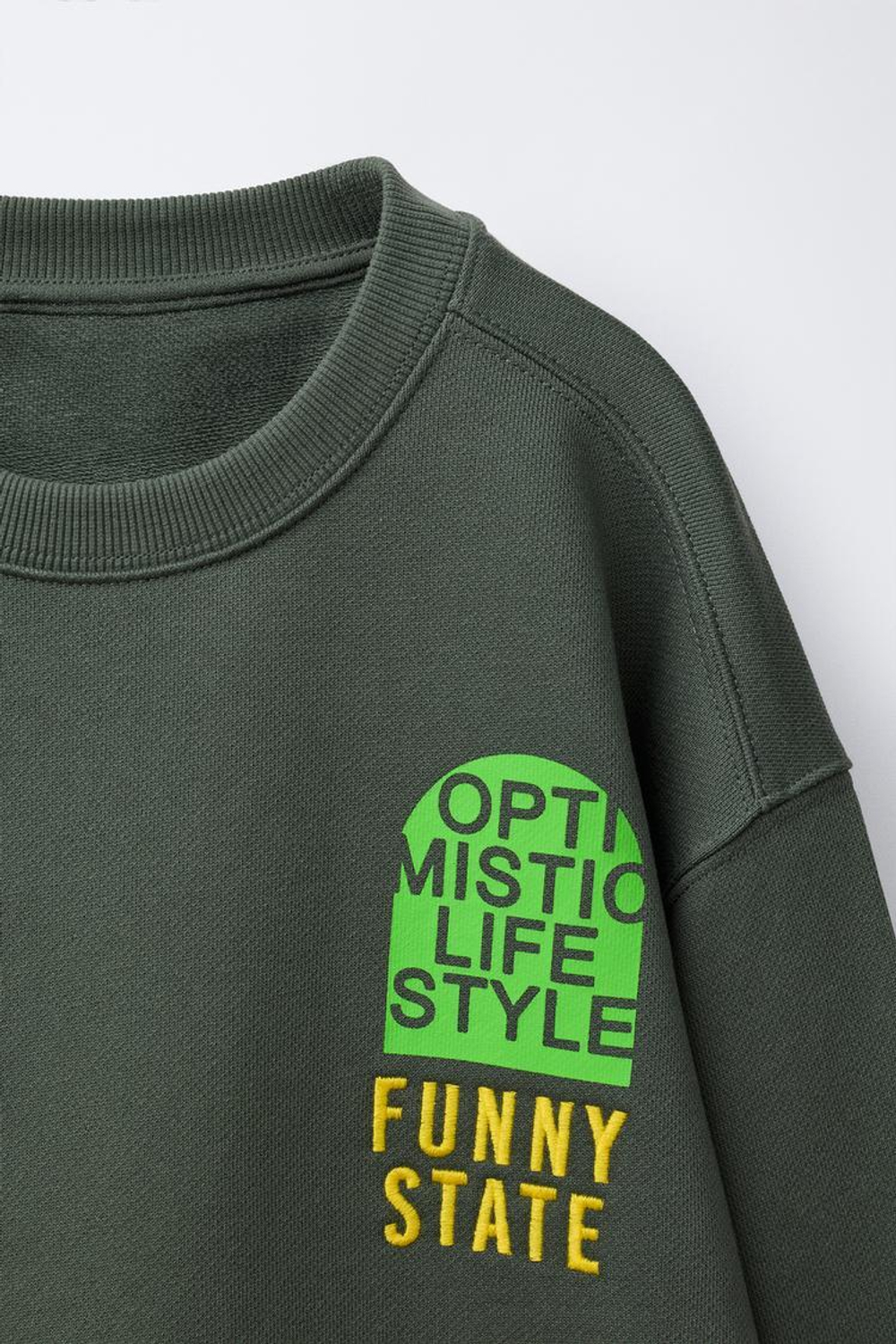 ZARA ТОЛСТОВКА С ПРИНТОМ, ЗЕЛЕНЫЙ