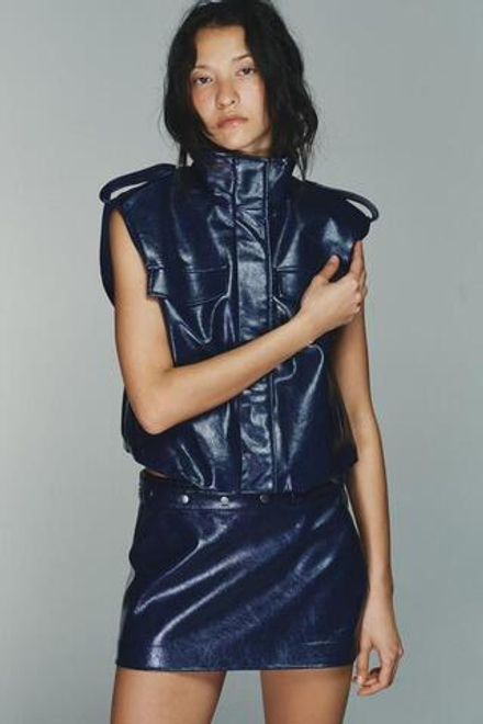 ZARA МИНИ-ЮБКА ИЗ ИСКУССТВЕННОЙ КОЖИ С ЗАКЛЕПКАМИ, СИНИЙ