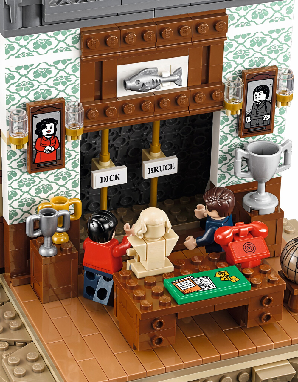 Конструктор LEGO 76052 Логово Бэтмена